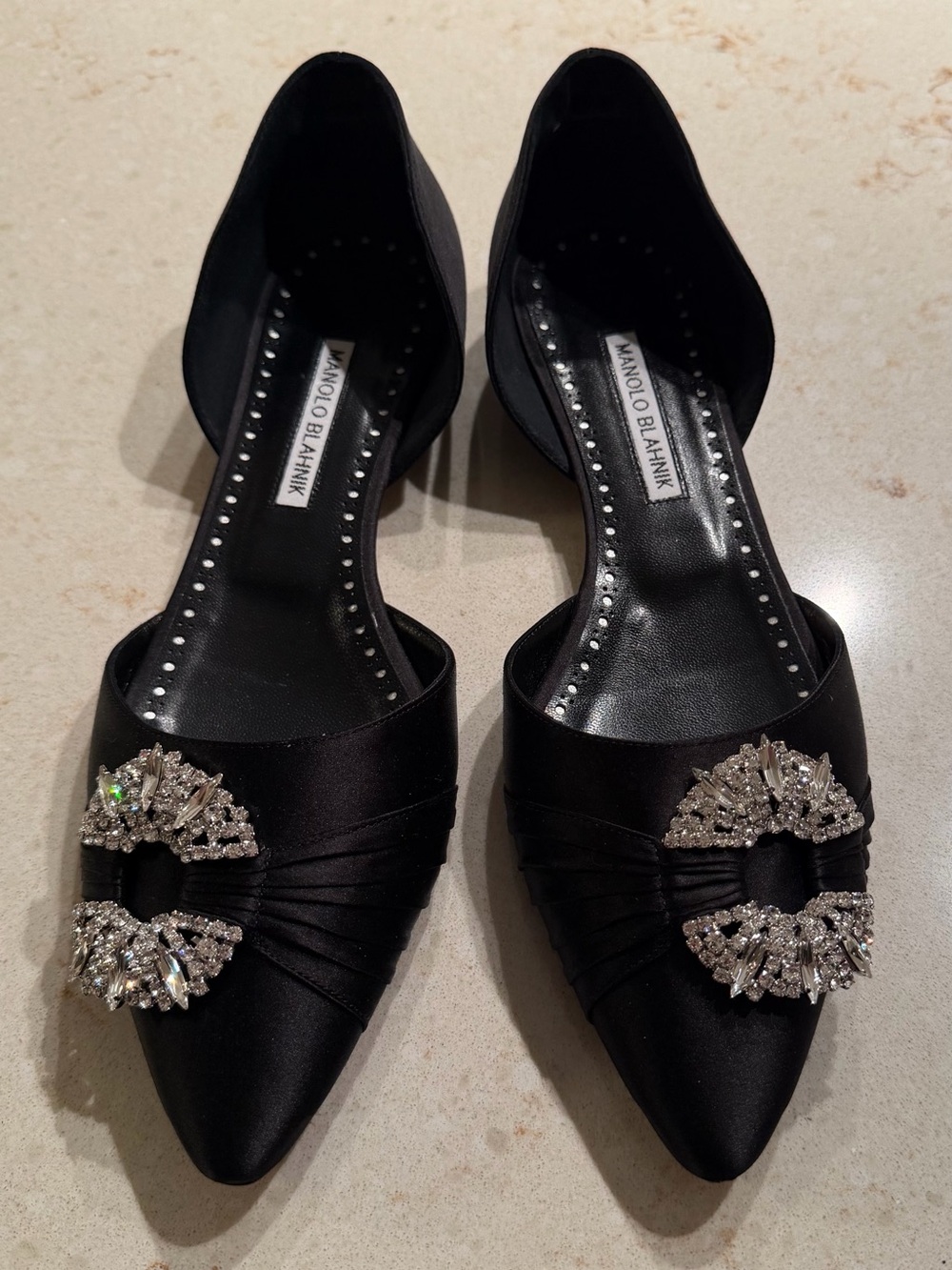 NIB Manolo Blahnik Luanda Black Satin Pointed-Toe Flats